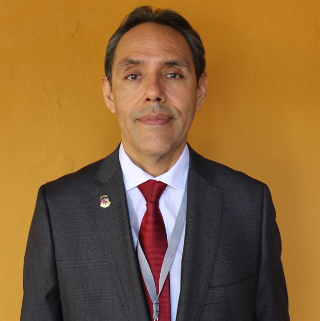 Helder Domínguez, Perú